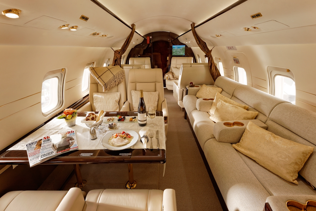 Bombardier Challenger 604 - Nomad Aviation